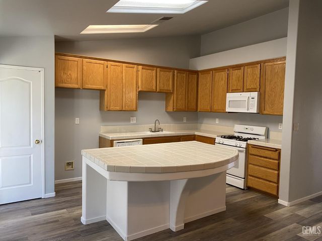 10400 Starlight Peak Drive, Bakersfield, CA 93311