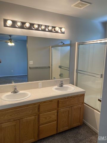 10400 Starlight Peak Drive, Bakersfield, CA 93311