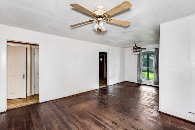 305 S Rusk Street, Groesbeck, TX 76642