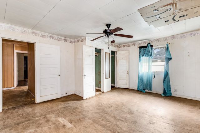 305 S Rusk Street, Groesbeck, TX 76642