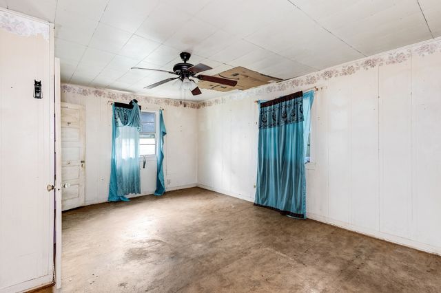 305 S Rusk Street, Groesbeck, TX 76642