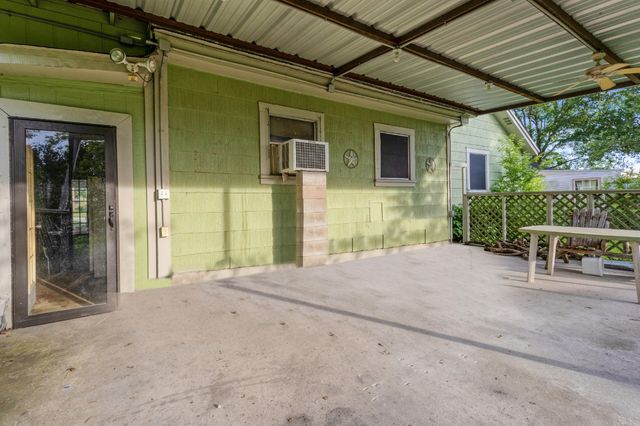 305 S Rusk Street, Groesbeck, TX 76642