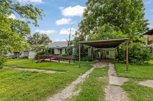 305 S Rusk Street, Groesbeck, TX 76642