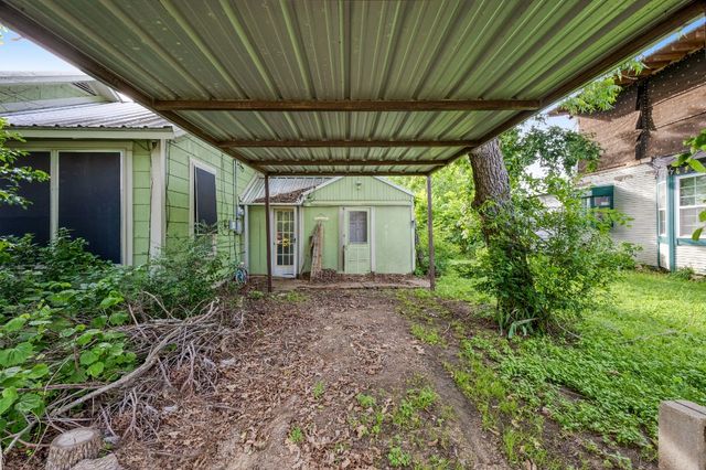 305 S Rusk Street, Groesbeck, TX 76642