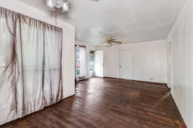 305 S Rusk Street, Groesbeck, TX 76642