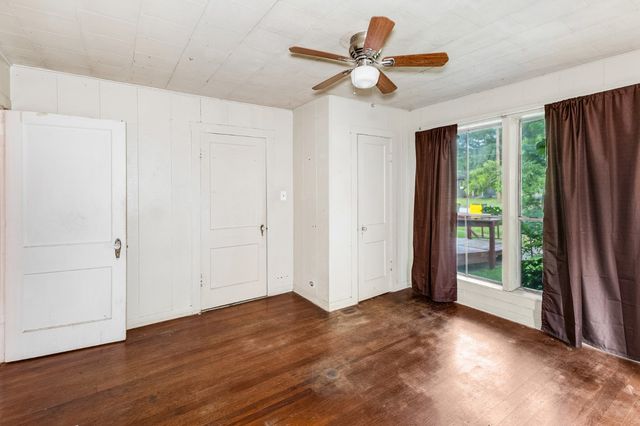 305 S Rusk Street, Groesbeck, TX 76642
