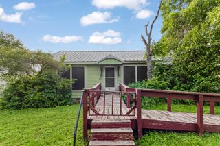 305 S Rusk Street, Groesbeck, TX 76642