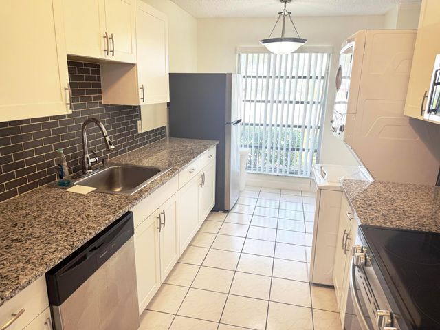1120 LEMON TREE Terrace 73-C, Delray Beach, FL 33445