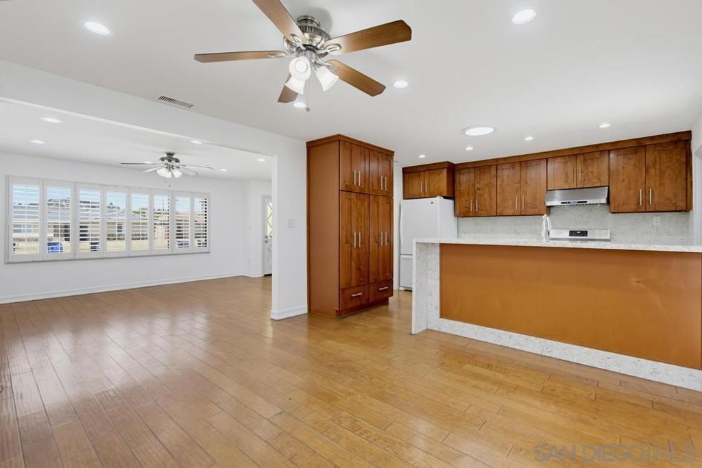 Image 9 of property listing at 902 Taft, El Cajon, CA 92020