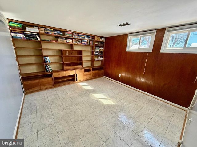 905 PLAYFORD LN, Silver Spring, MD 20901