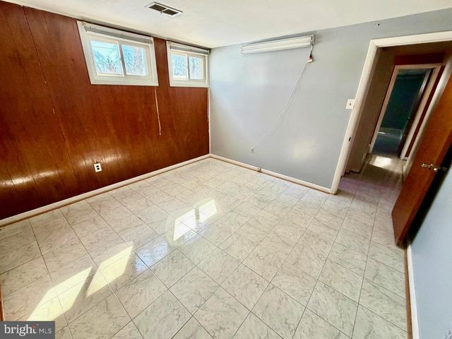 905 PLAYFORD LN, Silver Spring, MD 20901