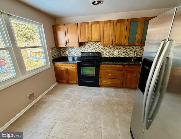 905 PLAYFORD LN, Silver Spring, MD 20901