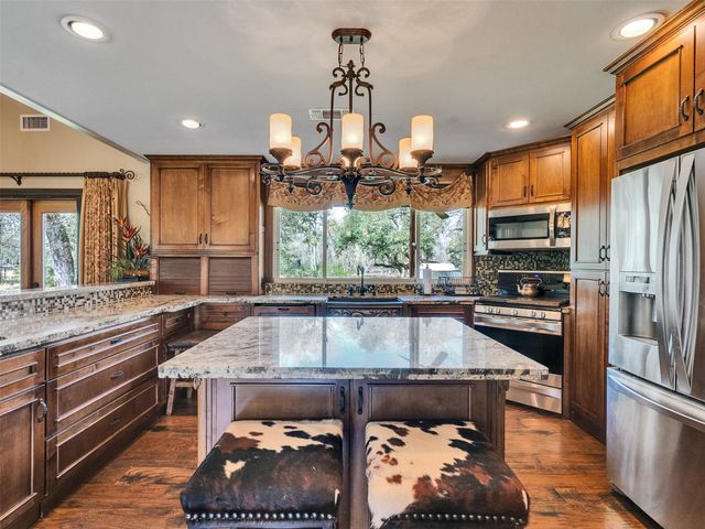 7711 Pecan Drive, Damon, TX 77430