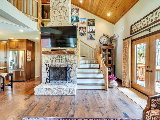 7711 Pecan Drive, Damon, TX 77430