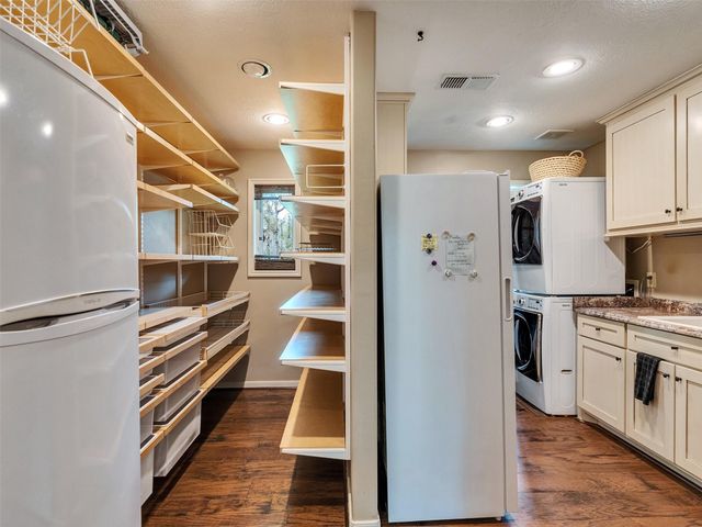 7711 Pecan Drive, Damon, TX 77430