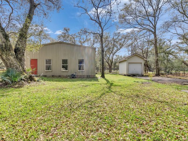 7711 Pecan Drive, Damon, TX 77430