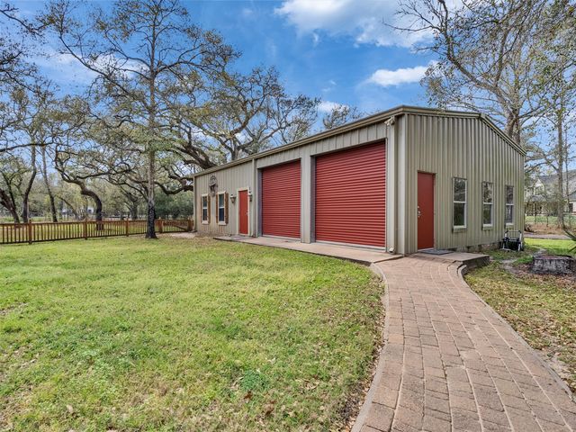 7711 Pecan Drive, Damon, TX 77430