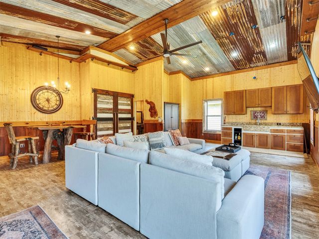 7711 Pecan Drive, Damon, TX 77430