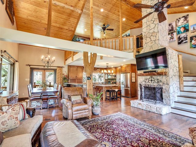 7711 Pecan Drive, Damon, TX 77430