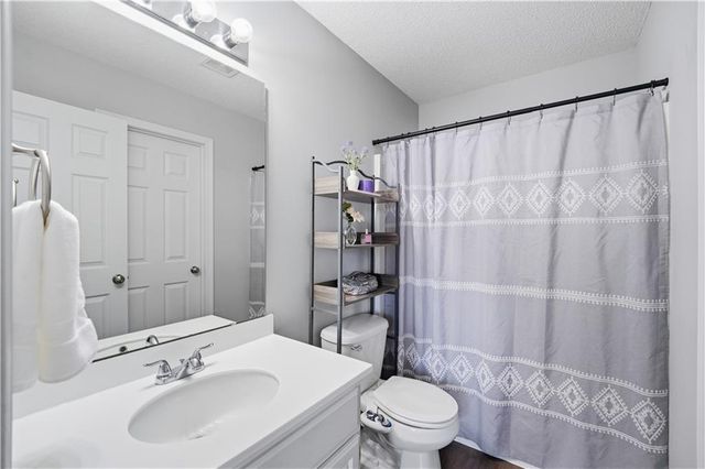 1510 S 5th Street E, Louisburg, KS 66053