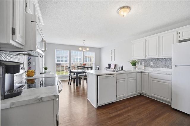 1510 S 5th Street E, Louisburg, KS 66053