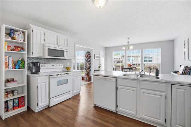 1510 S 5th Street E, Louisburg, KS 66053