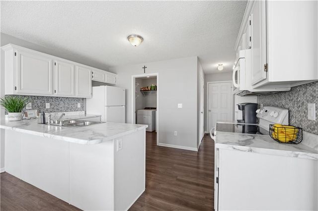1510 S 5th Street E, Louisburg, KS 66053