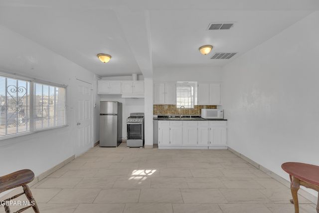 190 POLO INN Road, El Paso, TX 79915