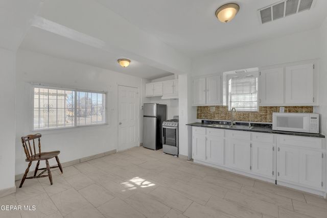 190 POLO INN Road, El Paso, TX 79915