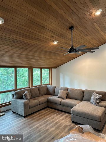 228 RISING SUN RD, Hedgesville, WV 25427