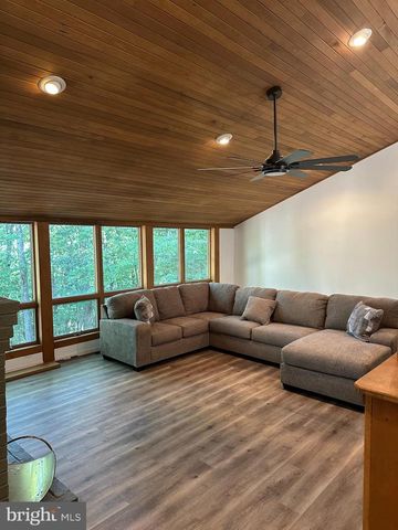 228 RISING SUN RD, Hedgesville, WV 25427