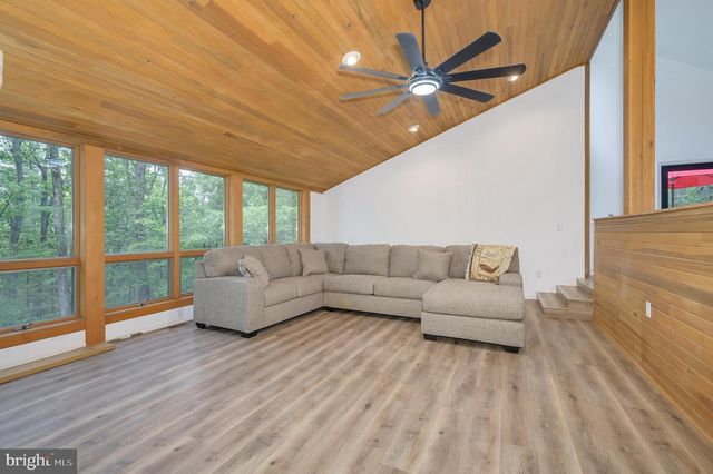 228 RISING SUN RD, Hedgesville, WV 25427
