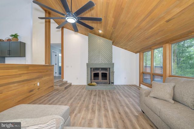 228 RISING SUN RD, Hedgesville, WV 25427