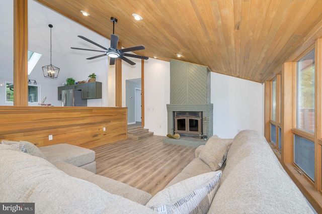 228 RISING SUN RD, Hedgesville, WV 25427