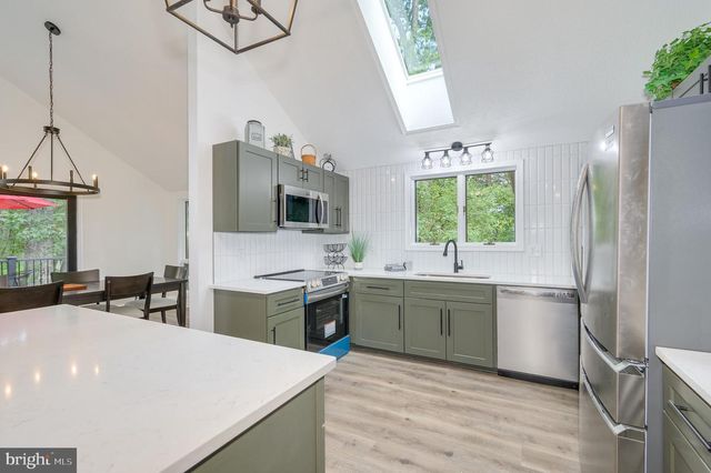 228 RISING SUN RD, Hedgesville, WV 25427