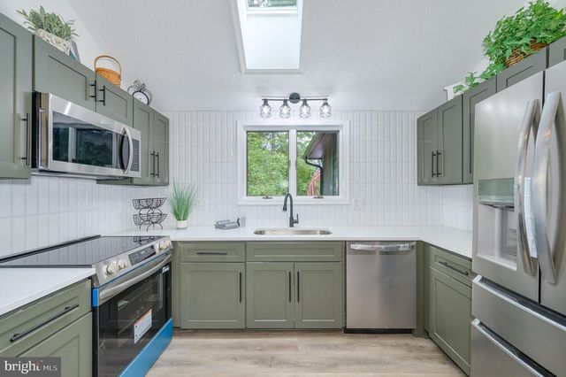 228 RISING SUN RD, Hedgesville, WV 25427