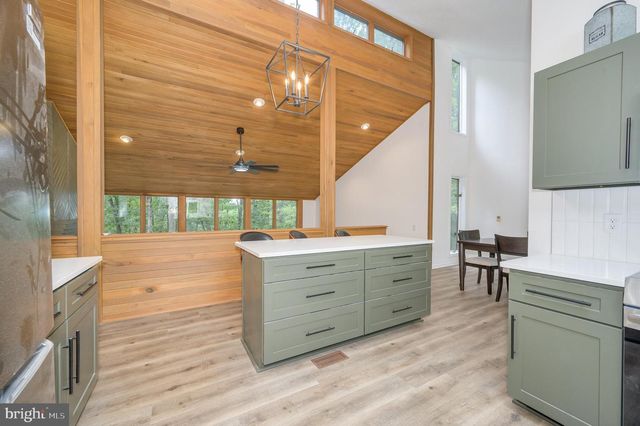 228 RISING SUN RD, Hedgesville, WV 25427