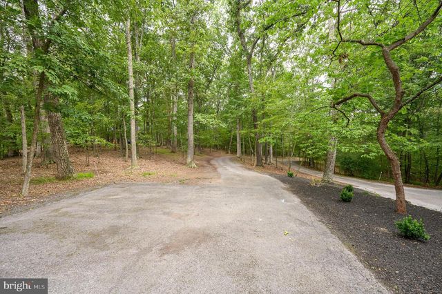 228 RISING SUN RD, Hedgesville, WV 25427