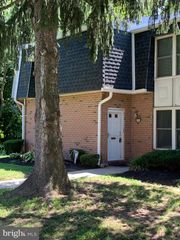 1066 HARBOUR DR, Palmyra, NJ 08065