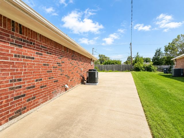 6212 Brookhaven Trail, Arlington, TX 76001