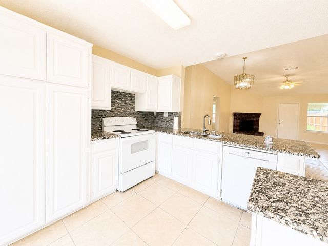 6212 Brookhaven Trail, Arlington, TX 76001