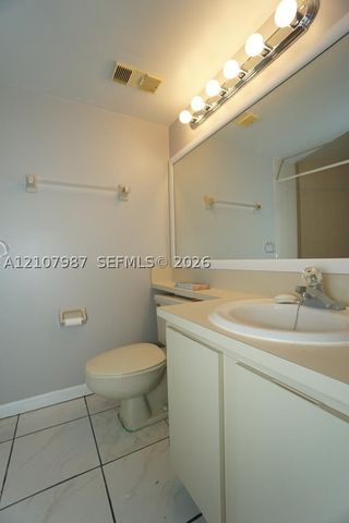 212 Lake Pointe Dr 106, Oakland Park, FL 33309