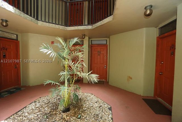 212 Lake Pointe Dr 106, Oakland Park, FL 33309