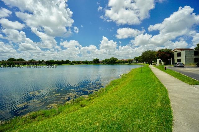212 Lake Pointe Dr 106, Oakland Park, FL 33309