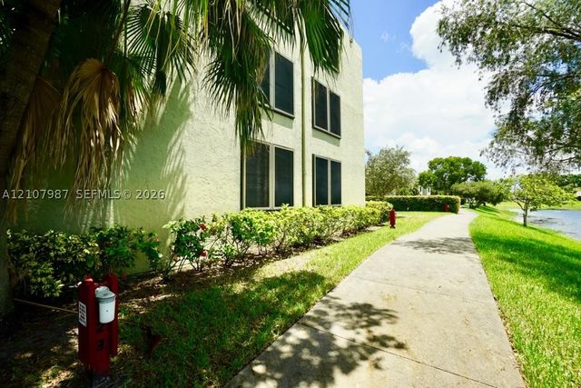 212 Lake Pointe Dr 106, Oakland Park, FL 33309