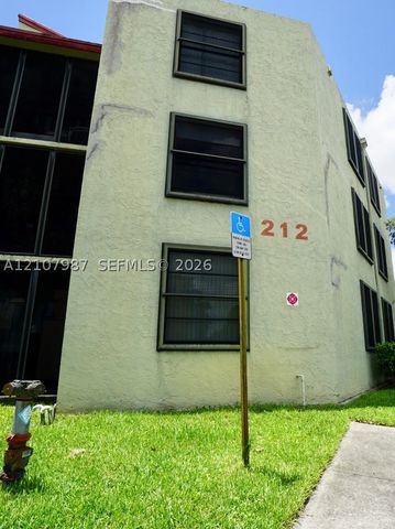 212 Lake Pointe Dr 106, Oakland Park, FL 33309
