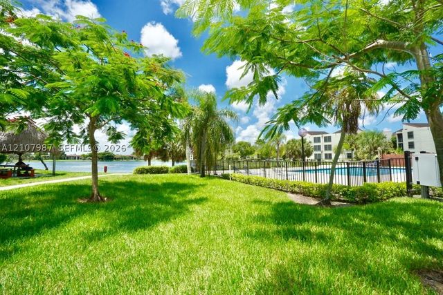 212 Lake Pointe Dr 106, Oakland Park, FL 33309