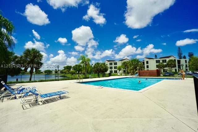 212 Lake Pointe Dr 106, Oakland Park, FL 33309