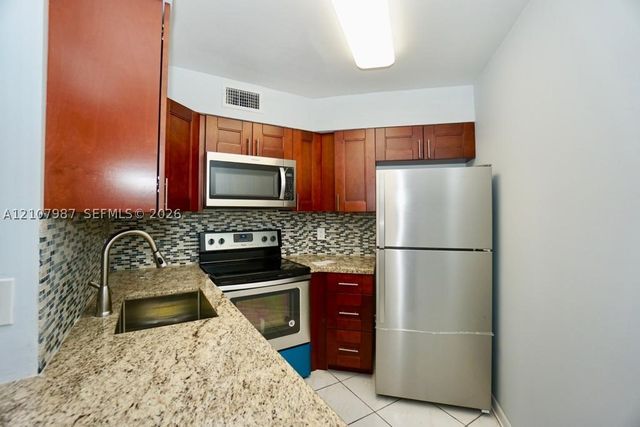 212 Lake Pointe Dr 106, Oakland Park, FL 33309