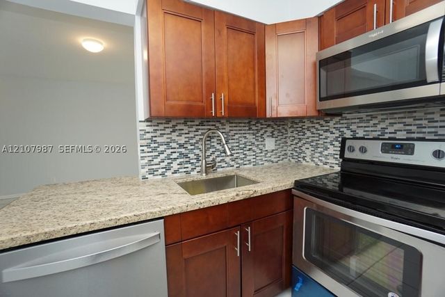 212 Lake Pointe Dr 106, Oakland Park, FL 33309